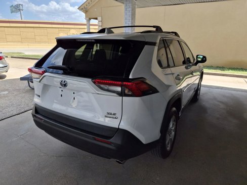 Used 2021 Toyota RAV4 XLE image 6