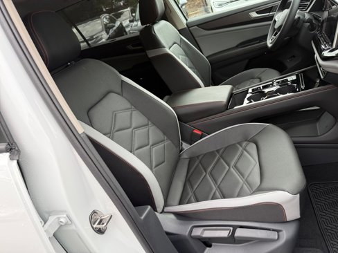 New 2025 Volkswagen Atlas Peak Edition SE image 28