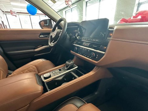 Used 2023 Nissan Pathfinder Platinum w/ Black Appearance Package image 42