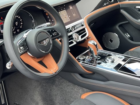 New 2025 Bentley Flying Spur Plug-In Hybrid image 16