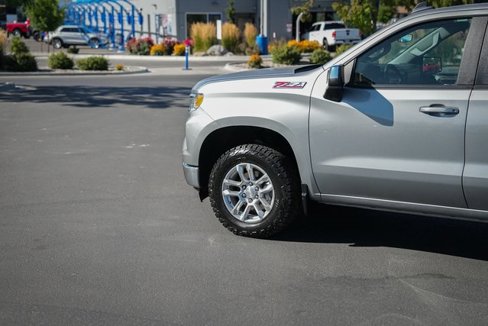 Used 2024 Chevrolet Silverado 1500 LT image 11