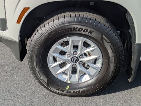 New 2026 Nissan Frontier S image 10
