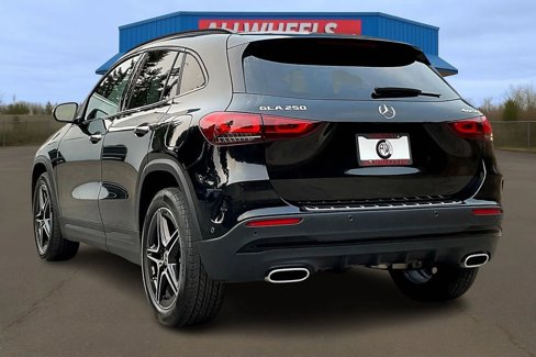 Used 2023 Mercedes-Benz GLA 250 4MATIC image 2