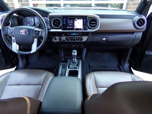 Used 2016 Toyota Tacoma Limited image 40