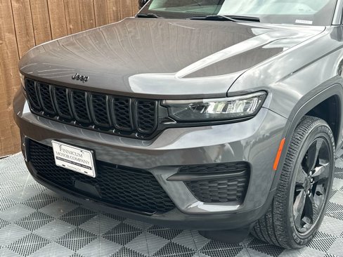 Used 2022 Jeep Grand Cherokee Altitude image 24