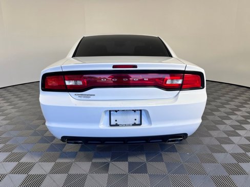 Used 2014 Dodge Charger SE w/ Connectivity Group image 4