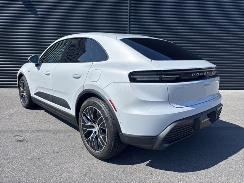 Certified 2025 Porsche Macan Electric image 3