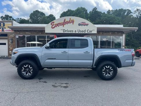 Used 2021 Toyota Tacoma TRD Off-Road w/ Technology Package image 2