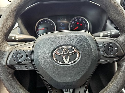 Used 2022 Toyota RAV4 LE image 14