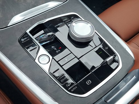 New 2026 BMW X7 M60i image 25