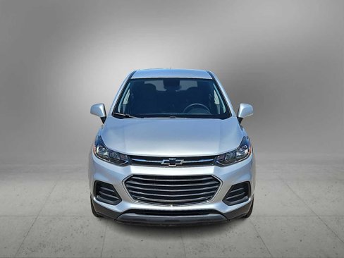 Used 2020 Chevrolet Trax LS w/ Tint and Cruise Package image 3