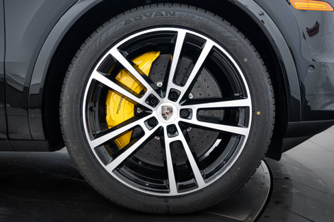 New 2025 Porsche Cayenne Turbo image 11