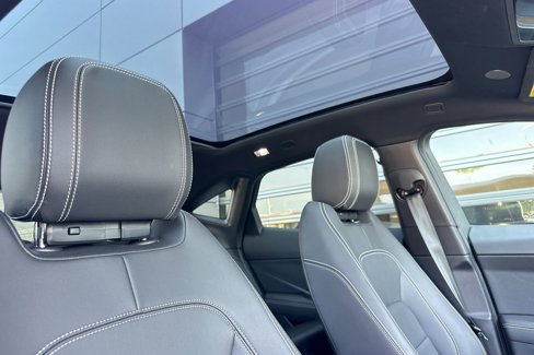 Used 2024 Jaguar E-PACE R-Dynamic SE image 18