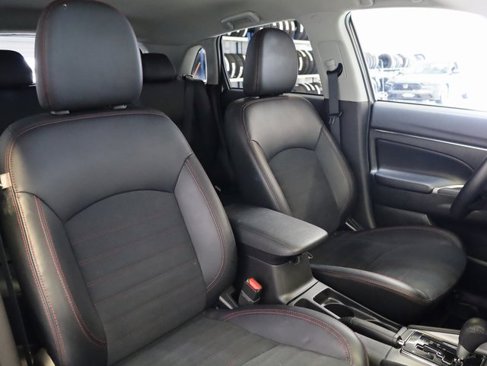 Used 2024 Mitsubishi Outlander Sport SE image 6