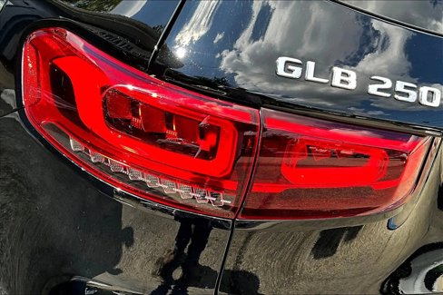 Used 2021 Mercedes-Benz GLB 250 4MATIC image 29