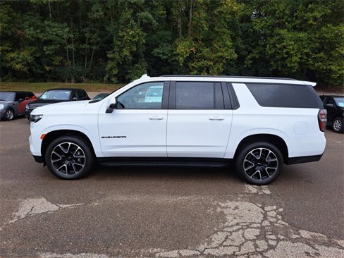 Used 2024 Chevrolet Suburban RST w/ Luxury Package image 2