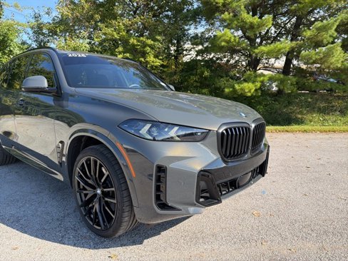 Used 2026 BMW X5 xDrive40i w/ M Sport Package image 3