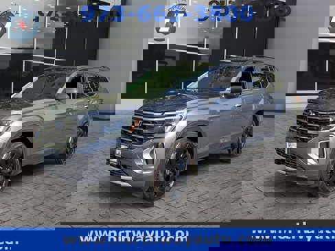 Used 2024 Volkswagen Atlas SE w/ Black Wheel Package image 1