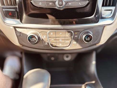 Used 2023 Chevrolet Traverse LS image 26