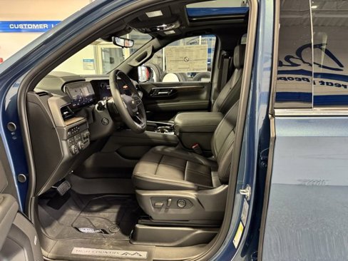 New 2026 Chevrolet Suburban High Country image 8