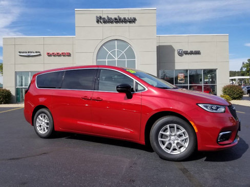 New 2026 Chrysler Pacifica Select image 1