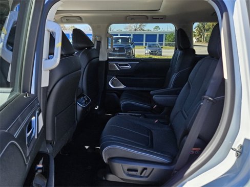 New 2025 INFINITI QX80 Sensory image 6