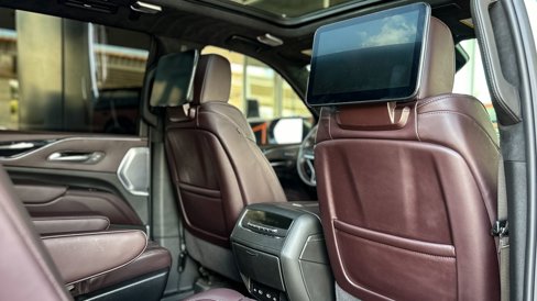 Used 2024 Cadillac Escalade V w/ LPO, ONYX Package image 40