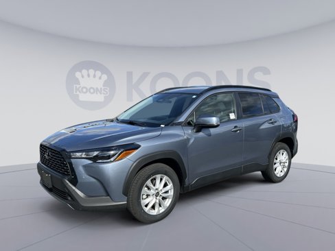 Used 2024 Toyota Corolla Cross LE image 1
