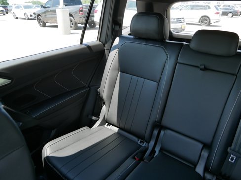 Certified 2024 Volkswagen Tiguan SE R-Line image 12
