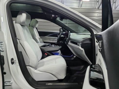 Used 2024 Cadillac Lyriq Luxury w/ LPO, Floor Liner Package image 14