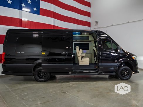 Used 2025 Mercedes-Benz Sprinter 3500 image 9