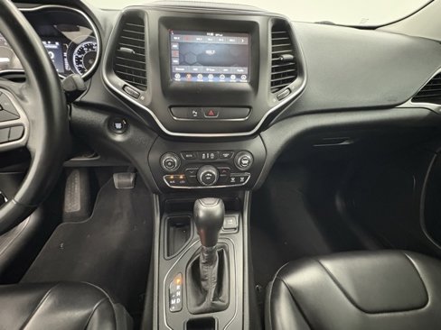 Used 2019 Jeep Cherokee Latitude Plus w/ Trailer Tow Group image 19