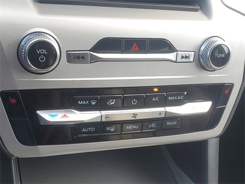 Certified 2023 Ford Explorer XLT image 25