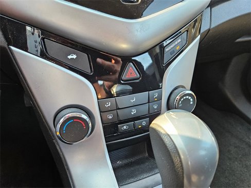 Used 2016 Chevrolet Cruze LT w/ Technology Package image 19
