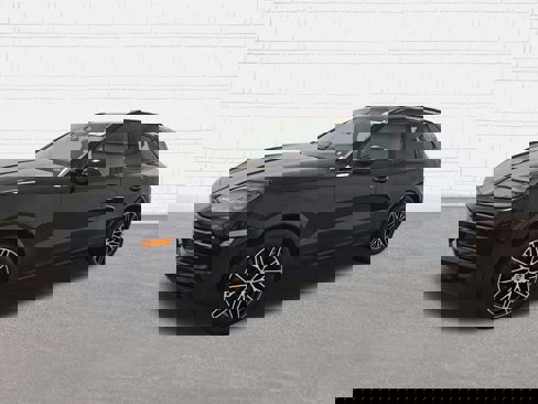 Used 2024 Porsche Cayenne image 2