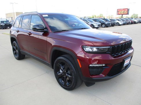New 2025 Jeep Grand Cherokee Limited w/ Black Appearance Package image 9