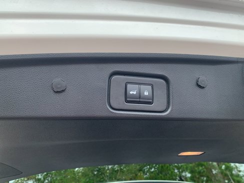 Used 2024 Nissan Pathfinder Platinum image 9