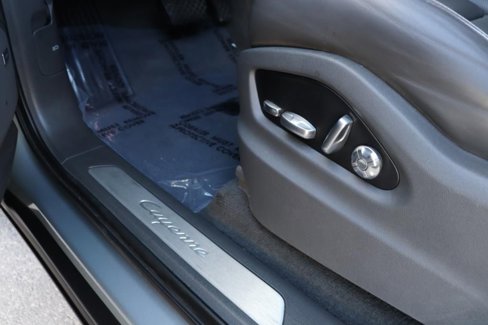 Used 2021 Porsche Cayenne image 17