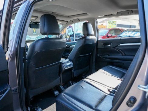 Used 2019 Toyota Highlander XLE image 14