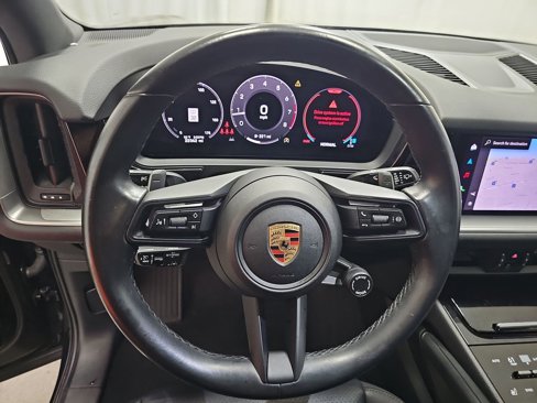 Used 2024 Porsche Cayenne image 9