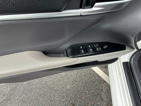 Used 2019 Toyota Camry LE image 23