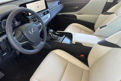New 2025 Lexus ES 300h w/ Premium Package image 10