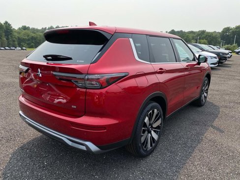 New 2025 Mitsubishi Outlander AWD image 3
