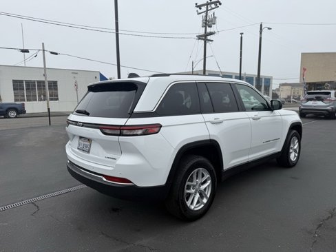 Used 2023 Jeep Grand Cherokee Laredo X image 5