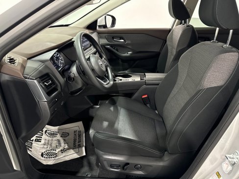 Used 2023 Nissan Rogue SV image 15