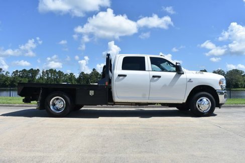 Used 2023 RAM 3500 Tradesman w/ Chrome Appearance Group image 3