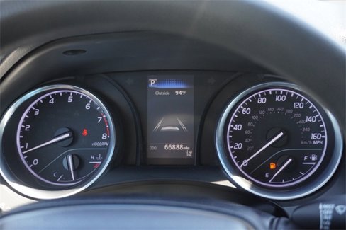 Used 2018 Toyota Camry LE image 29