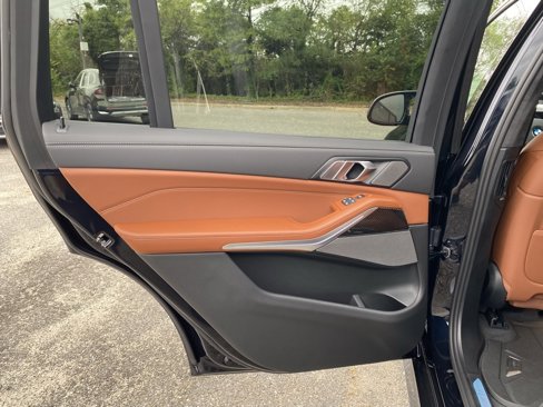 New 2026 BMW X7 M60i w/ Climate Comfort Package image 9
