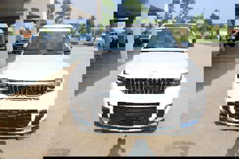 New 2025 Jeep Grand Cherokee L Limited image 3