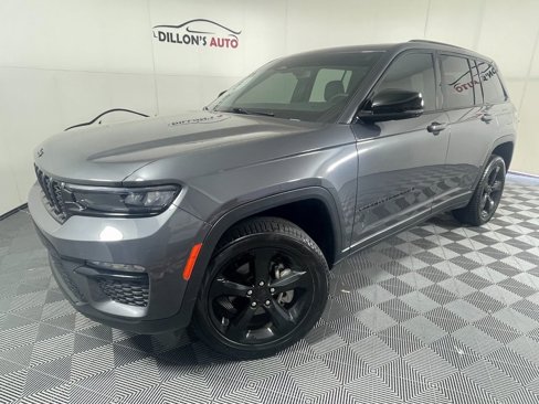 Used 2024 Jeep Grand Cherokee Limited w/ Black Appearance Package image 1